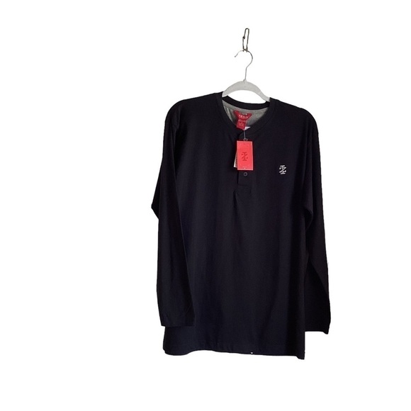 Izod Other - IZOD NWT Men’s Black Long Sleeved Tee.  Size M